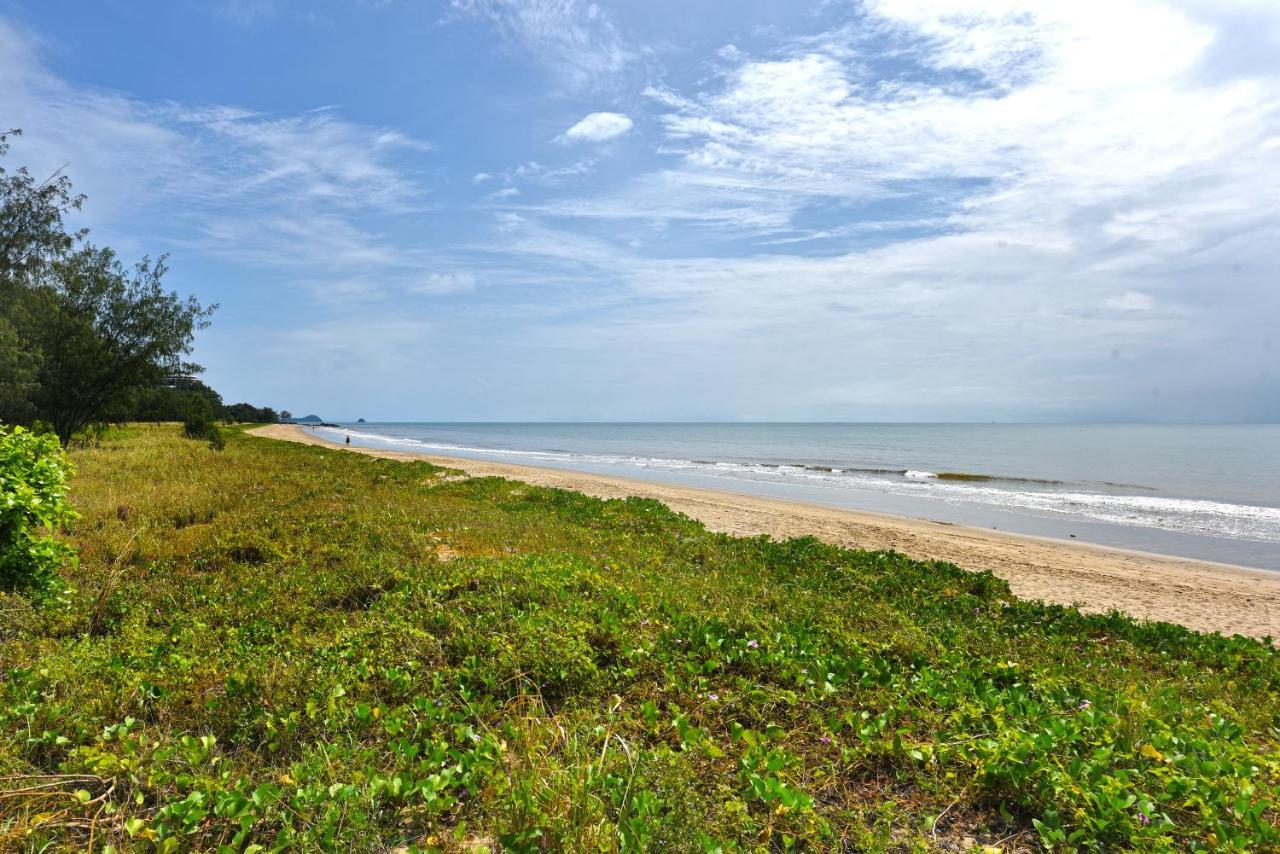 Golden Sands Beachfront Resort 요키스넙 외부 사진